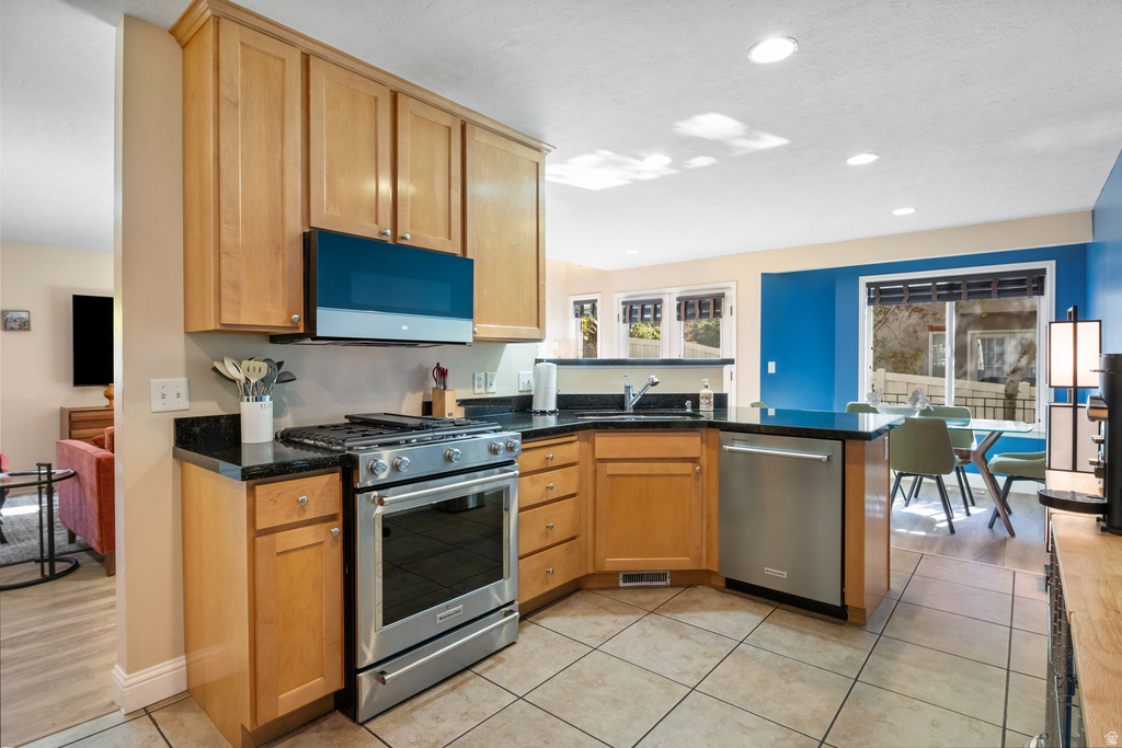 696 E UNION GARDEN CT Midvale, UT 84047