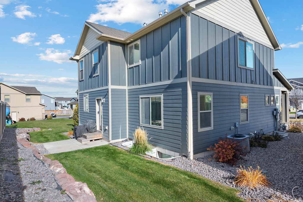 8085 N QUARTERMILE DR Eagle Mountain, UT 84005