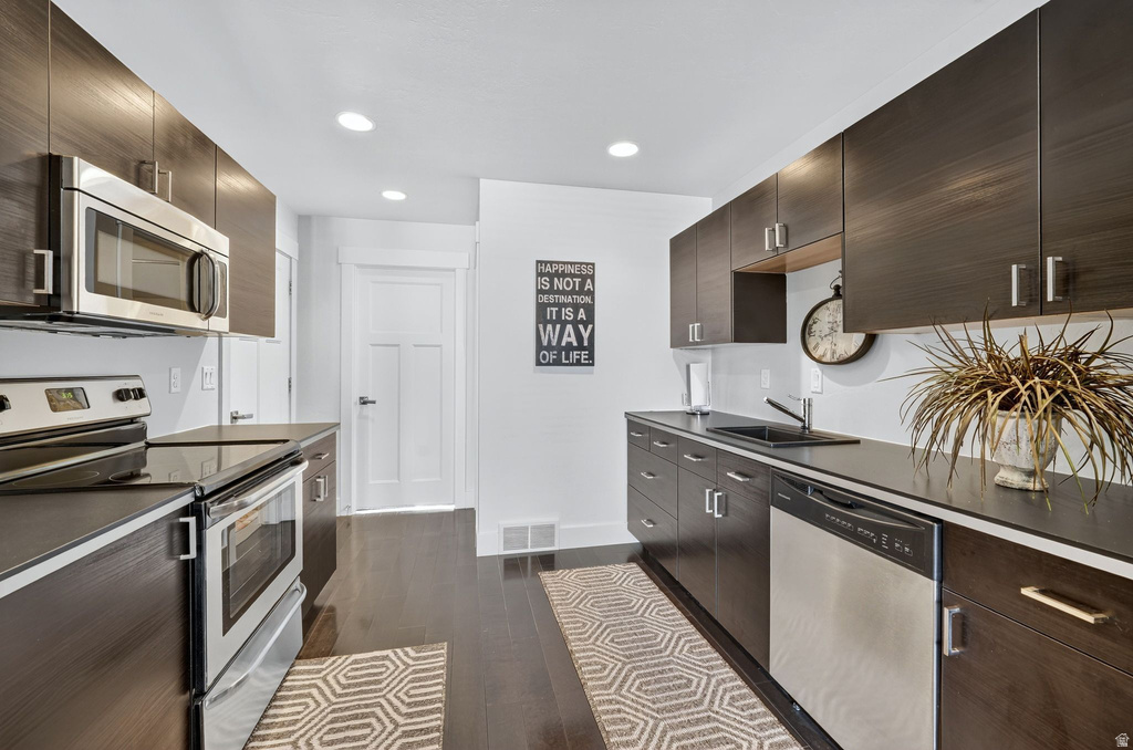 14956 S CASTLE VALLEY DR Bluffdale, UT 84065