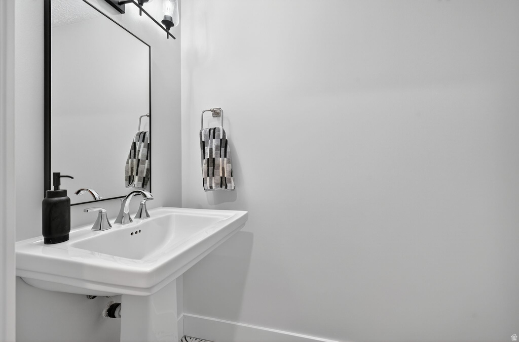 14956 S CASTLE VALLEY DR Bluffdale, UT 84065