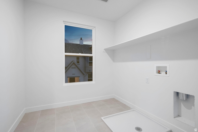 11363 S OFFSHORE WAY #381 South Jordan, UT 84009