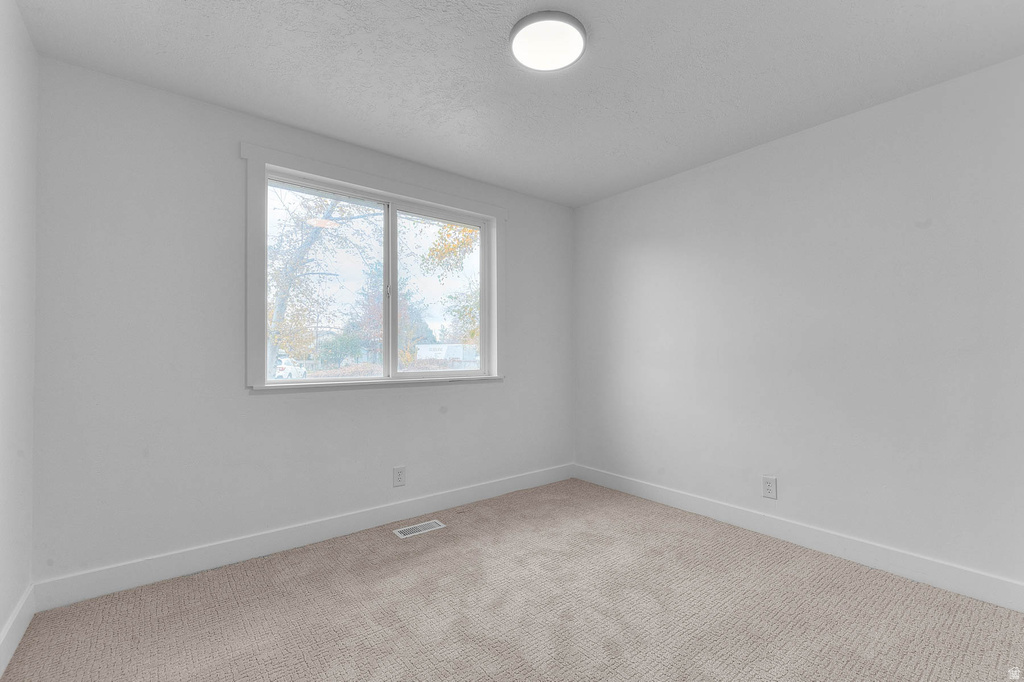 8026 S LAGUNA CIR West Jordan, UT 84088