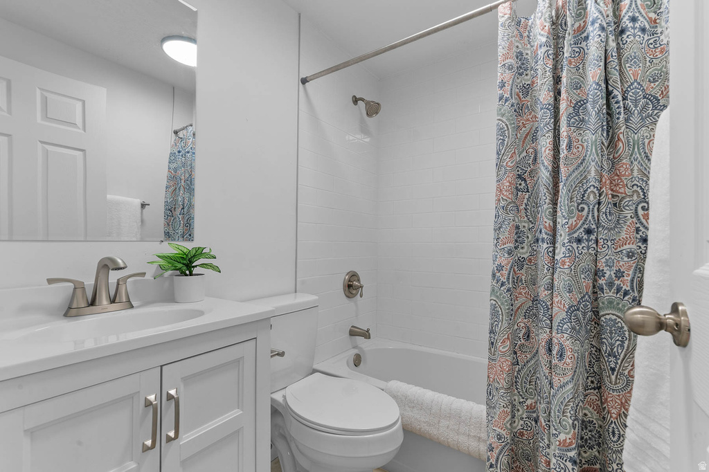 8026 S LAGUNA CIR West Jordan, UT 84088