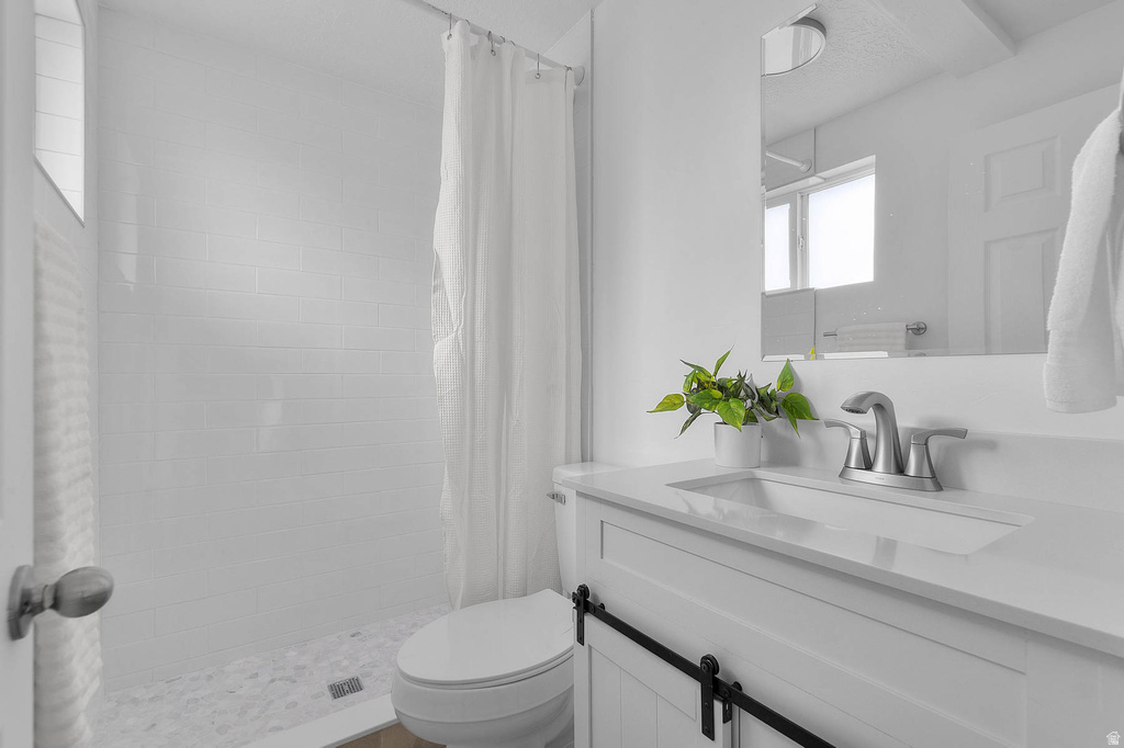 8026 S LAGUNA CIR West Jordan, UT 84088