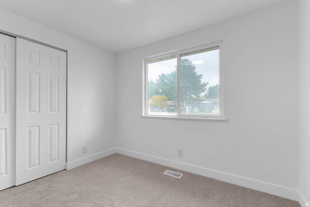 8026 S LAGUNA CIR West Jordan, UT 84088