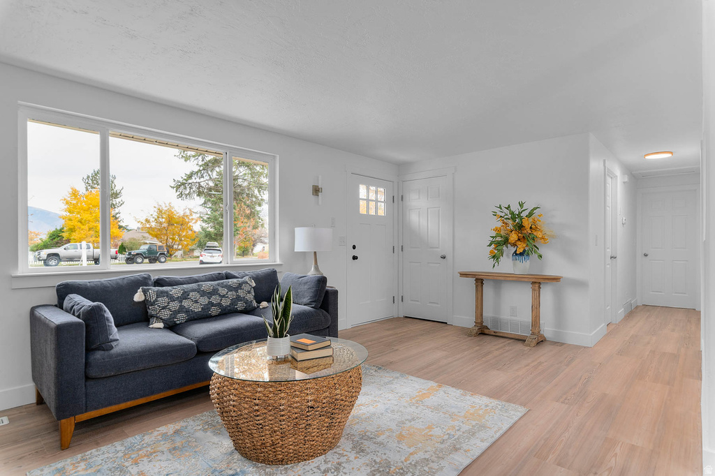 8026 S LAGUNA CIR West Jordan, UT 84088