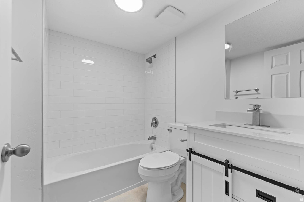 8026 S LAGUNA CIR West Jordan, UT 84088