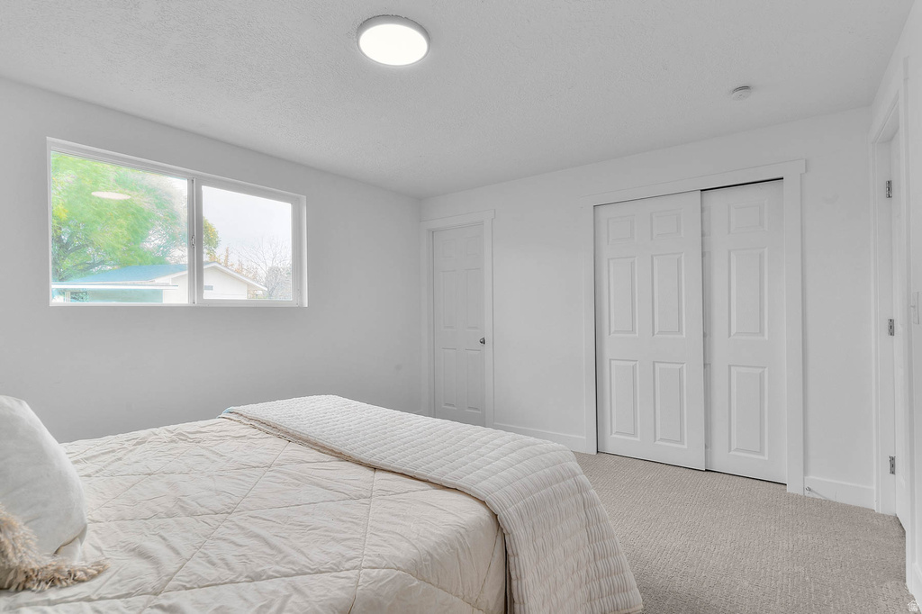 8026 S LAGUNA CIR West Jordan, UT 84088