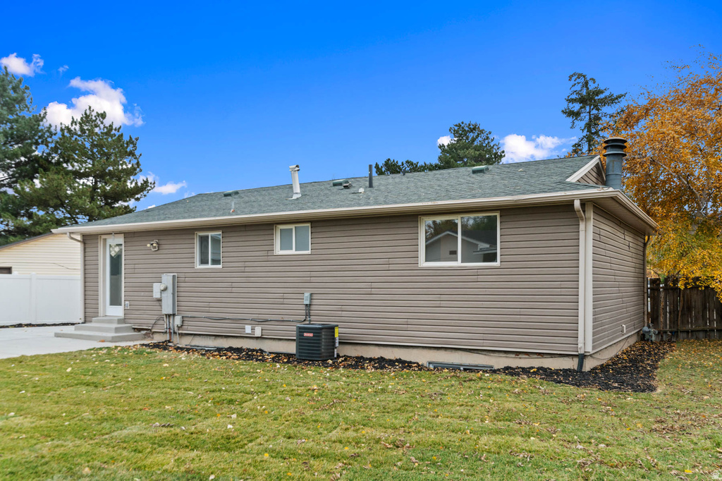 8026 S LAGUNA CIR West Jordan, UT 84088