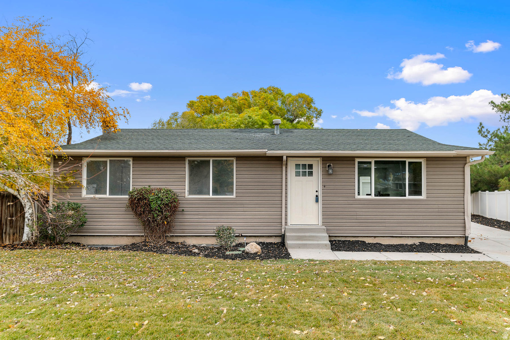 8026 S LAGUNA CIR West Jordan, UT 84088