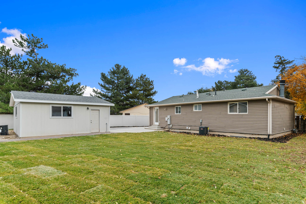 8026 S LAGUNA CIR West Jordan, UT 84088