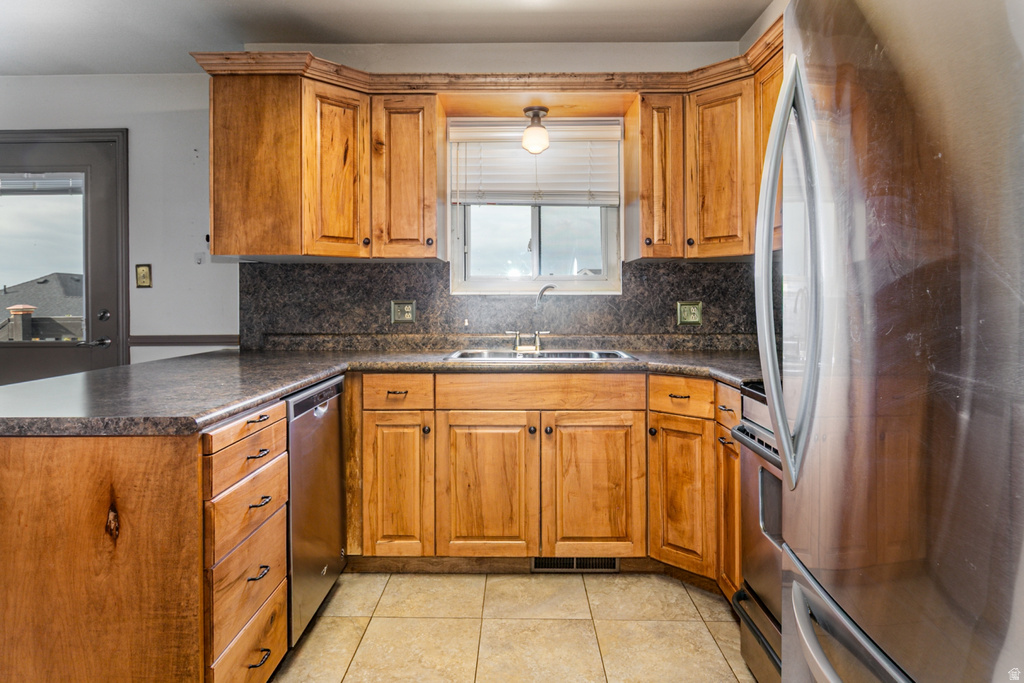 676 S 100 E Farmington, UT 84025