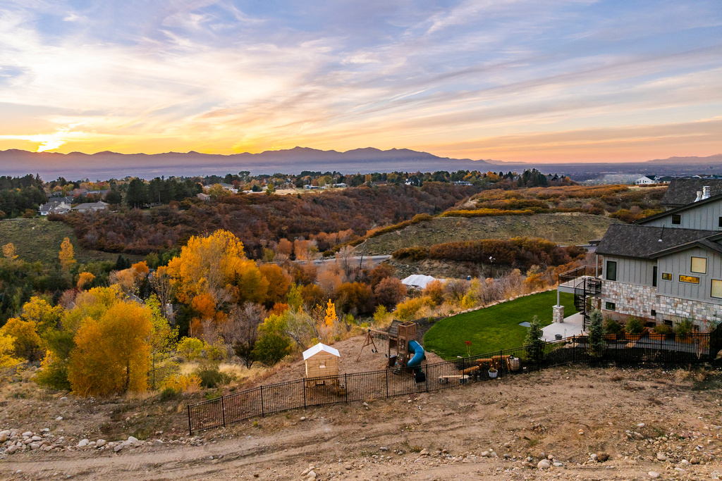 9512 S GRANITE TRAIL LN Sandy, UT 84092