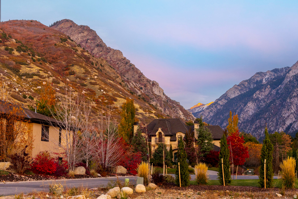 9512 S GRANITE TRAIL LN Sandy, UT 84092