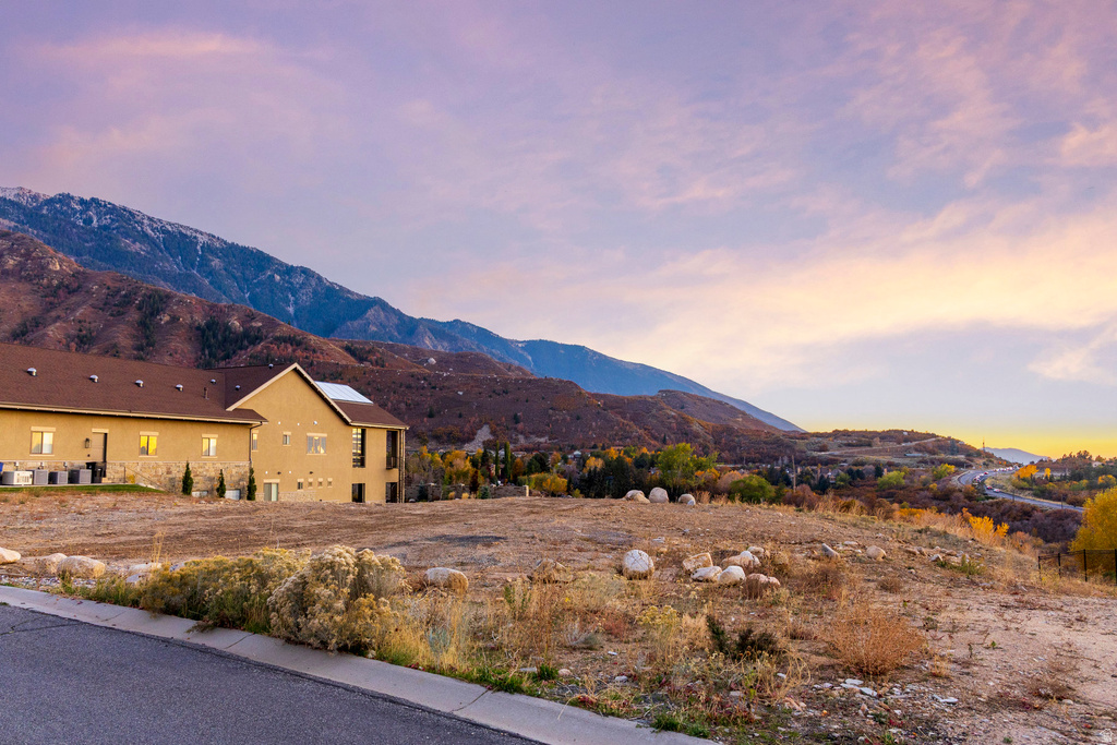 9512 S GRANITE TRAIL LN Sandy, UT 84092