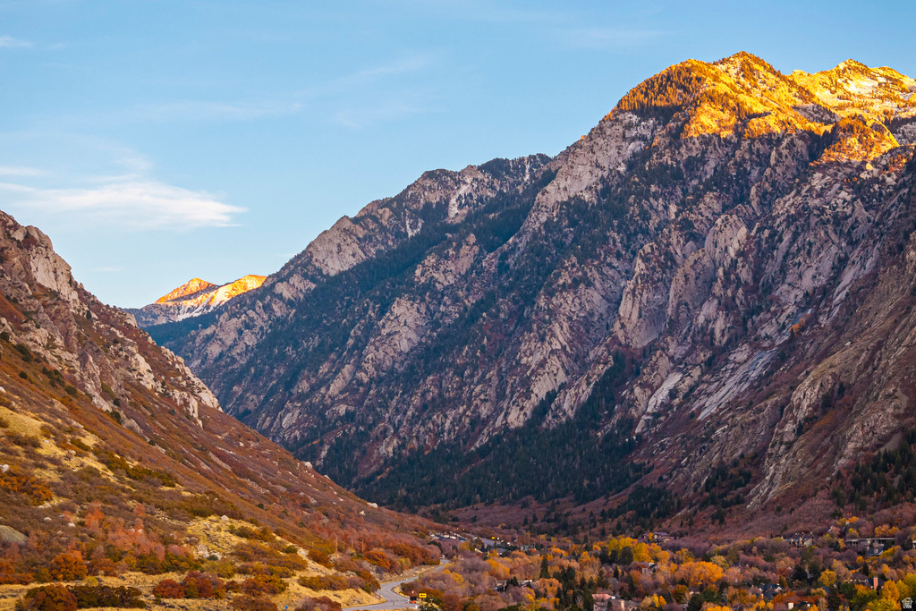 9512 S GRANITE TRAIL LN Sandy, UT 84092