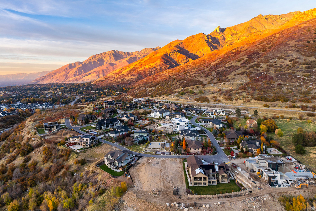 9512 S GRANITE TRAIL LN Sandy, UT 84092