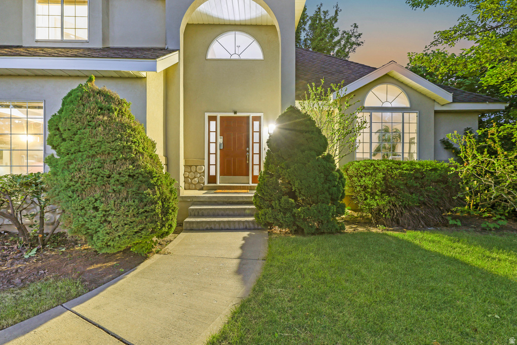 8017 S SHOWCASE LN Sandy, UT 84094