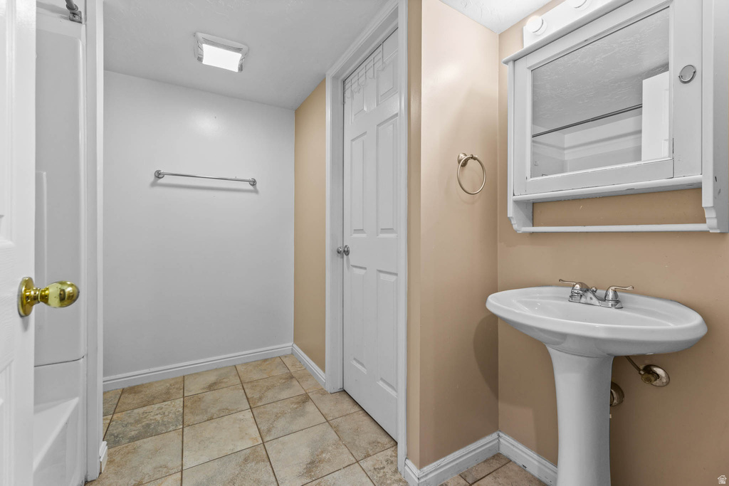 8017 S SHOWCASE LN Sandy, UT 84094