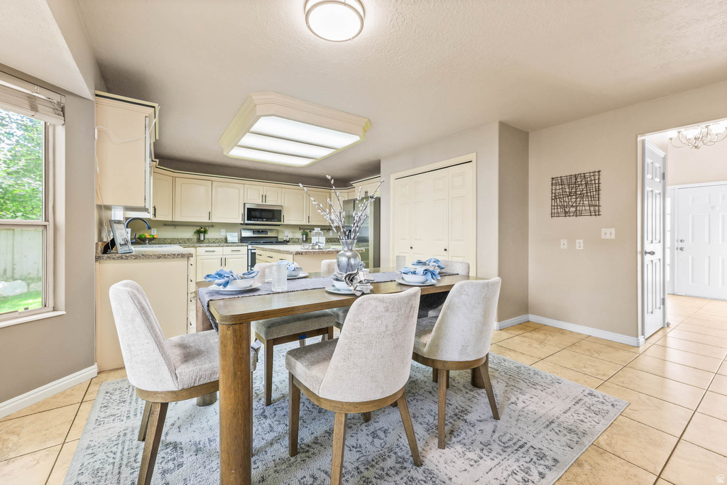 8017 S SHOWCASE LN Sandy, UT 84094