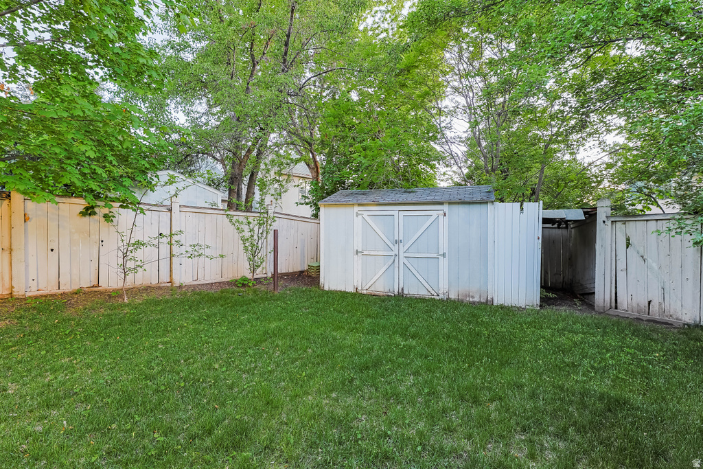 8017 S SHOWCASE LN Sandy, UT 84094