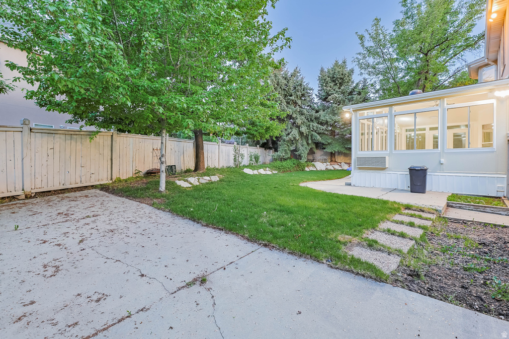 8017 S SHOWCASE LN Sandy, UT 84094