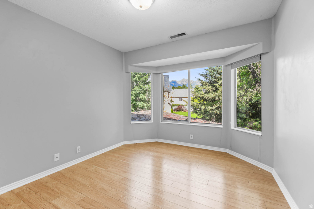 8017 S SHOWCASE LN Sandy, UT 84094