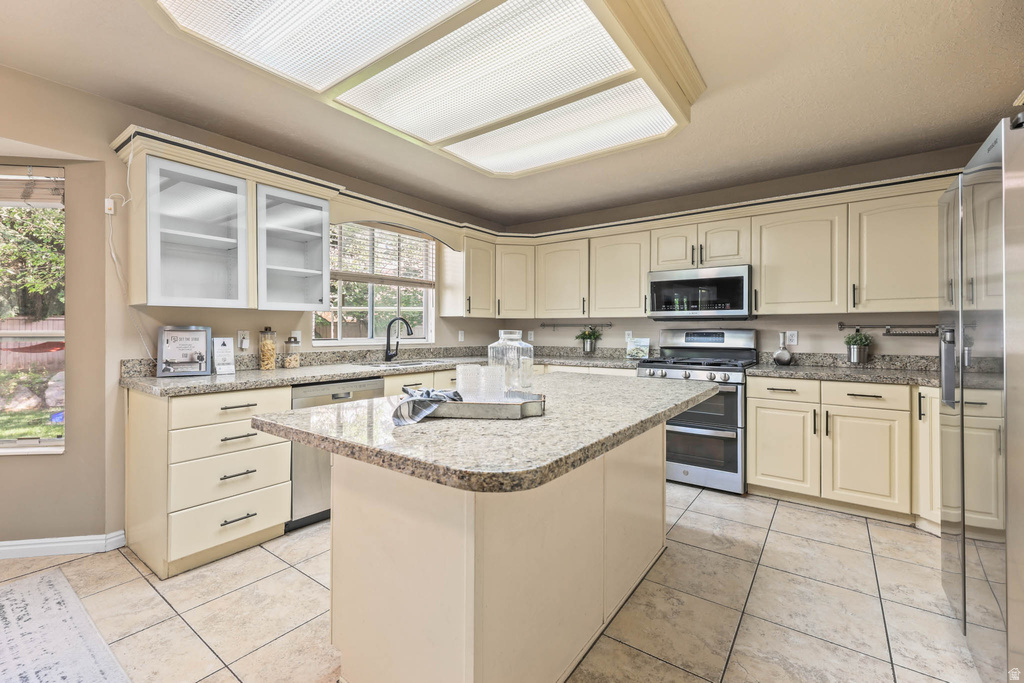 8017 S SHOWCASE LN Sandy, UT 84094