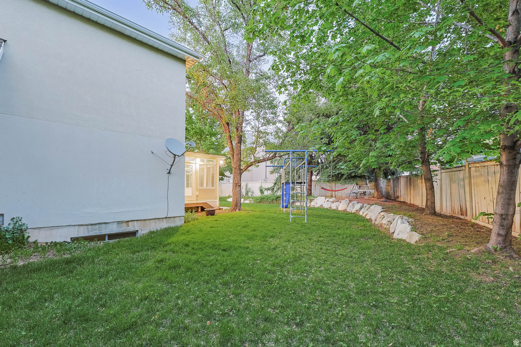 8017 S SHOWCASE LN Sandy, UT 84094