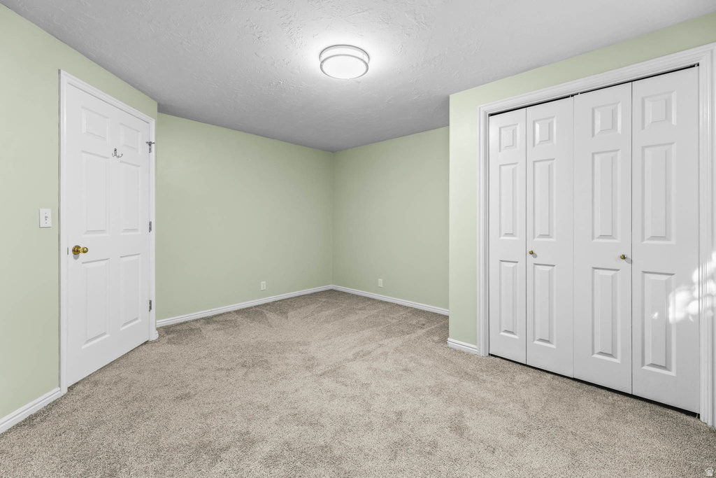 8017 S SHOWCASE LN Sandy, UT 84094