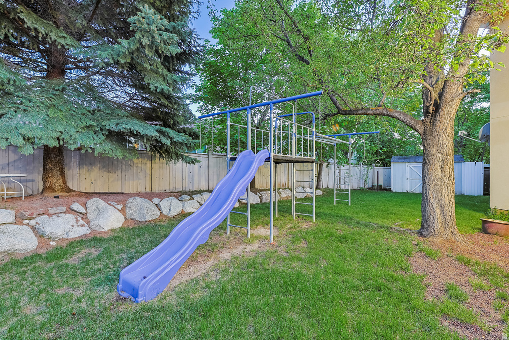 8017 S SHOWCASE LN Sandy, UT 84094