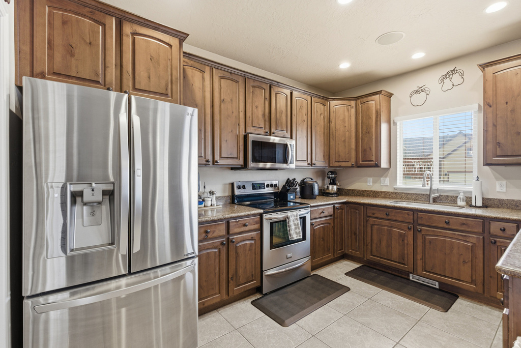 3312 W HARVEST GROVE WAY South Jordan, UT 84095