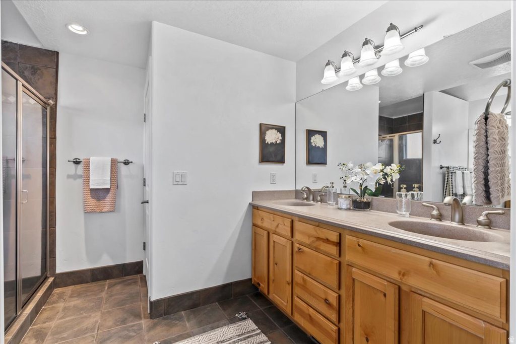 2541 E STONEBURY LOOP RD Springville, UT 84663