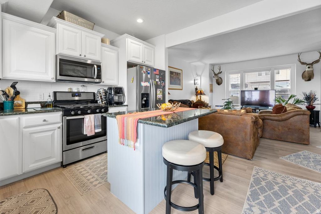 33 E ANN ARBOR DR Draper, UT 84020