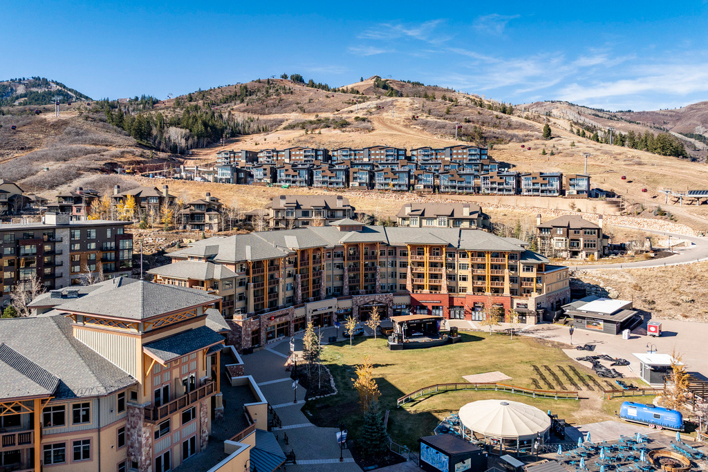 3720 SUNDIAL CT #B203 Park City, UT 84098