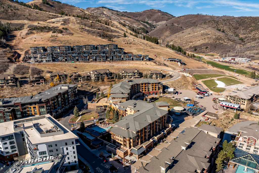 3720 SUNDIAL CT #B203 Park City, UT 84098