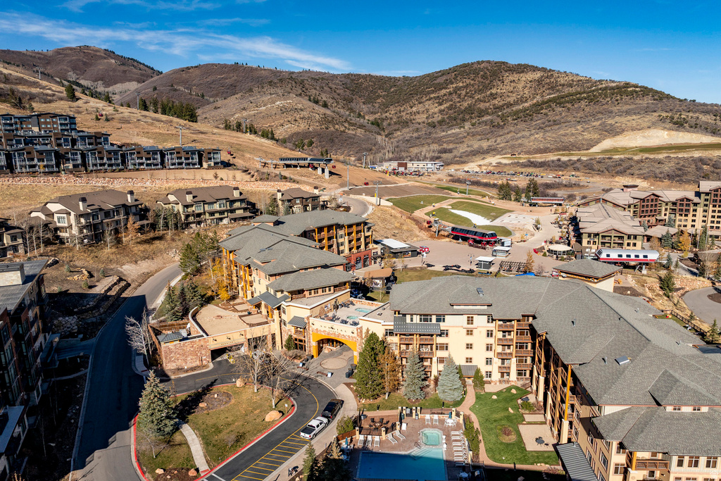 3720 SUNDIAL CT #B203 Park City, UT 84098