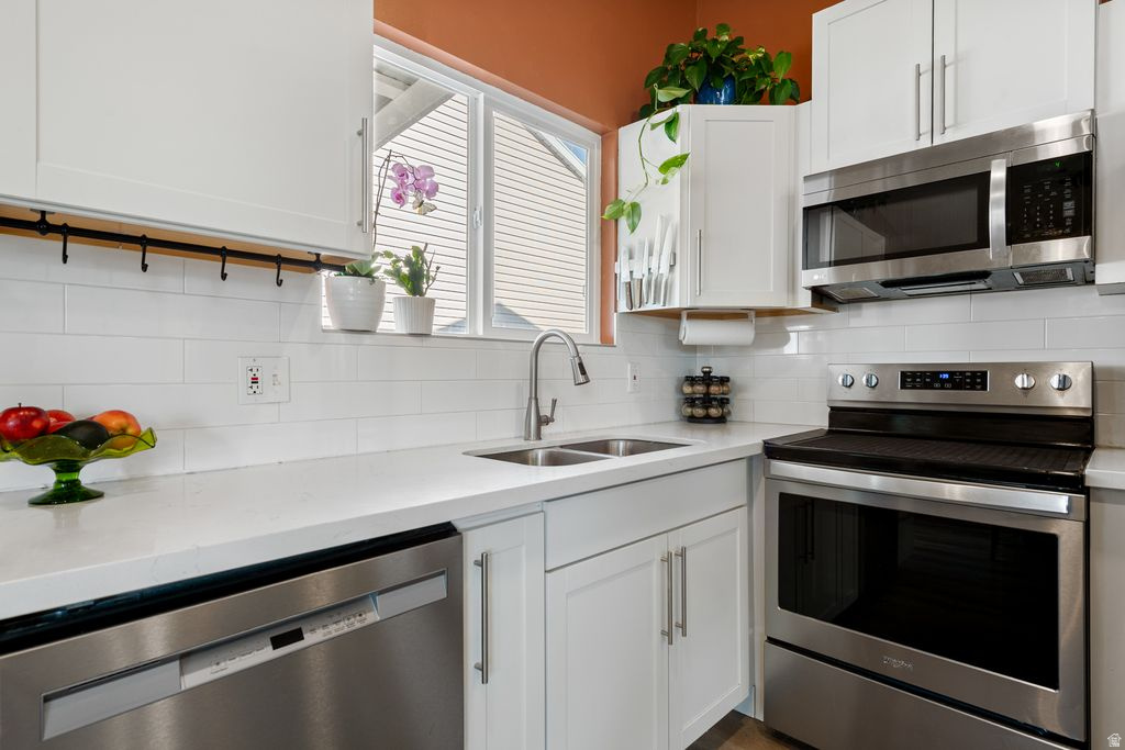 9141 S LITTLE CREEK DR West Jordan, UT 84088