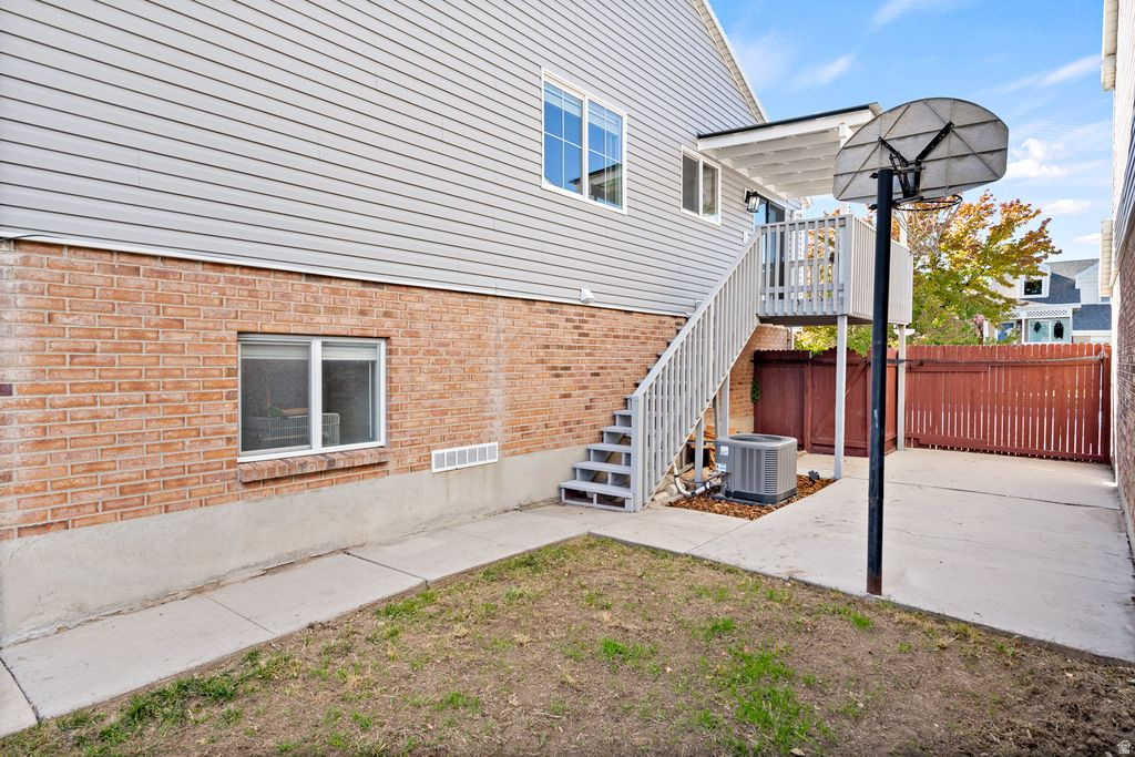 9141 S LITTLE CREEK DR West Jordan, UT 84088