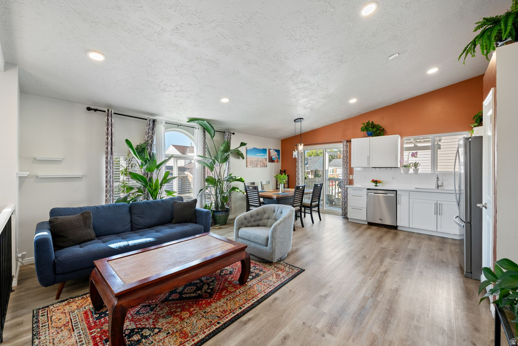 9141 S LITTLE CREEK DR West Jordan, UT 84088