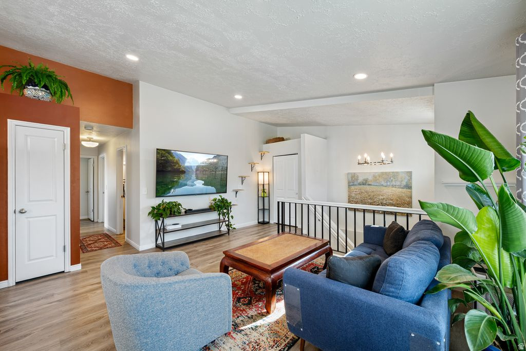 9141 S LITTLE CREEK DR West Jordan, UT 84088