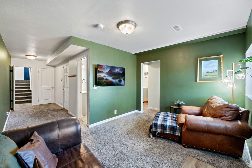 9141 S LITTLE CREEK DR West Jordan, UT 84088