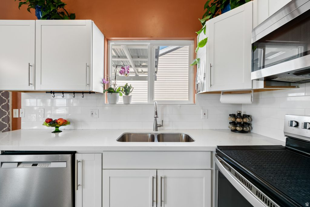 9141 S LITTLE CREEK DR West Jordan, UT 84088