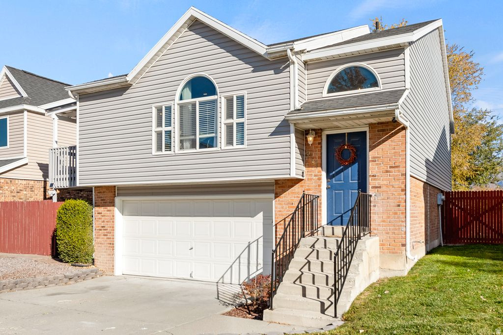 9141 S LITTLE CREEK DR West Jordan, UT 84088