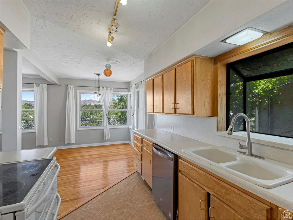 1815 E HILLCREST AVE Salt Lake City, UT 84106