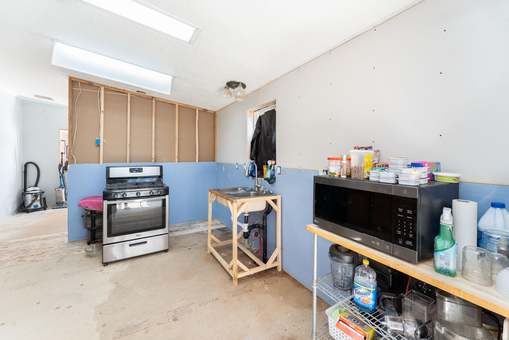 12078 W 4000 N Bluebell, UT 84007