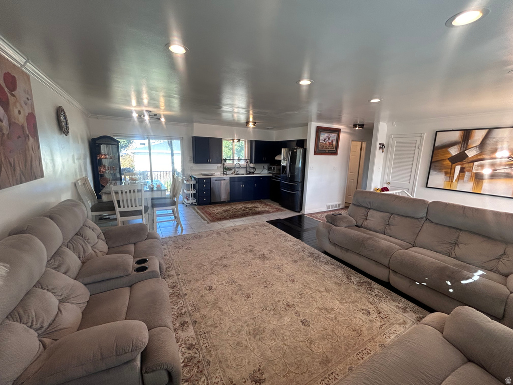 547 E PIONEER AVE Sandy, UT 84070