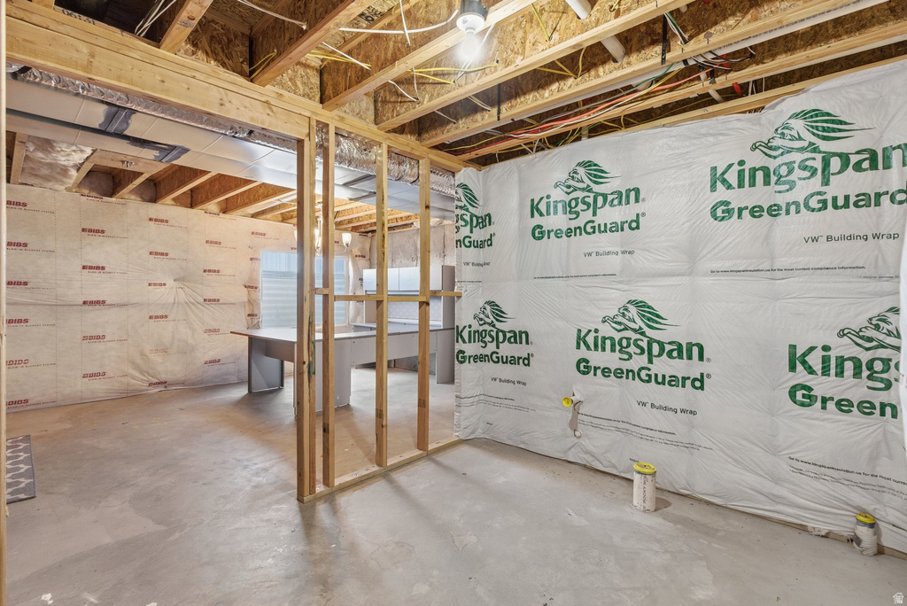 212 W WHITEWATER DR Vineyard, UT 84059