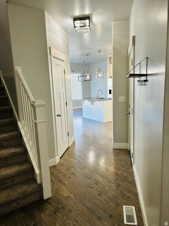 212 W WHITEWATER DR Vineyard, UT 84059