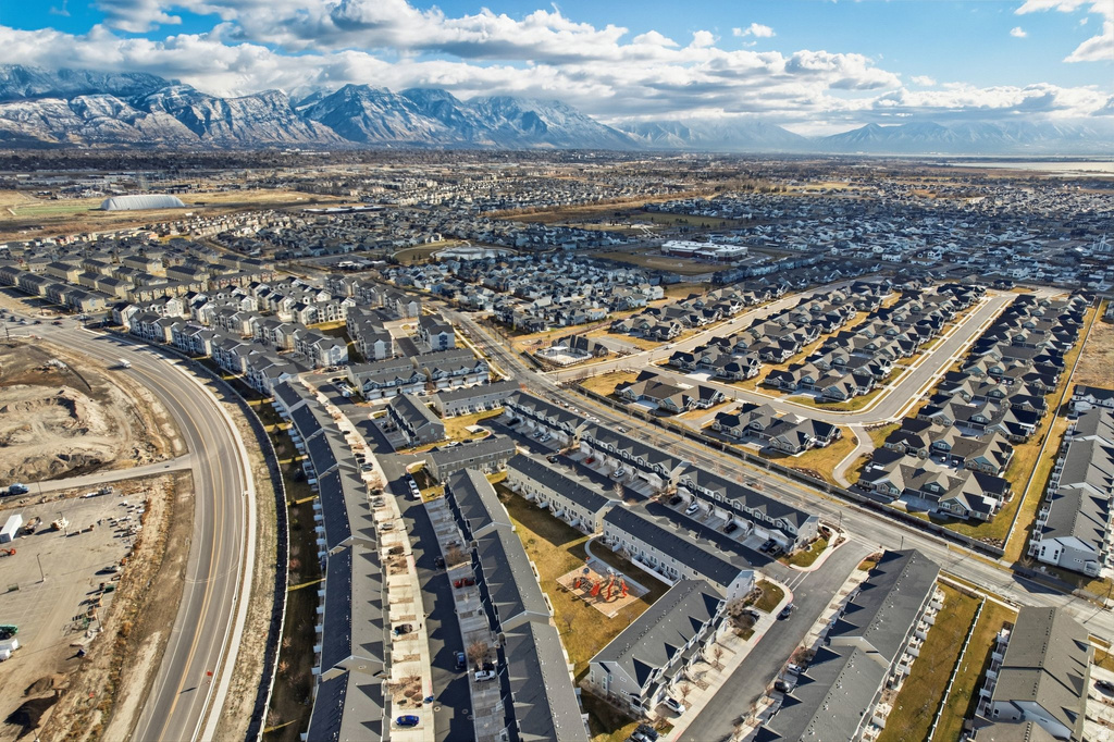 212 W WHITEWATER DR Vineyard, UT 84059